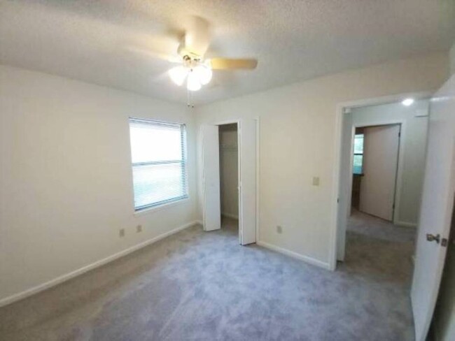 Building Photo - 6984 Huntington Woods Cir E