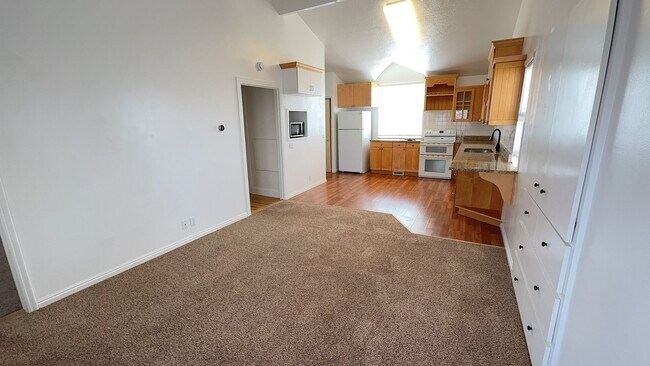 Building Photo - 335 E 830 S