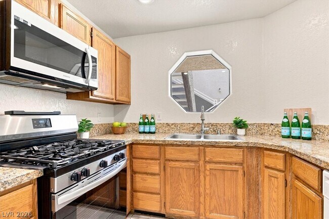 Building Photo - 5042 S Rainbow Blvd