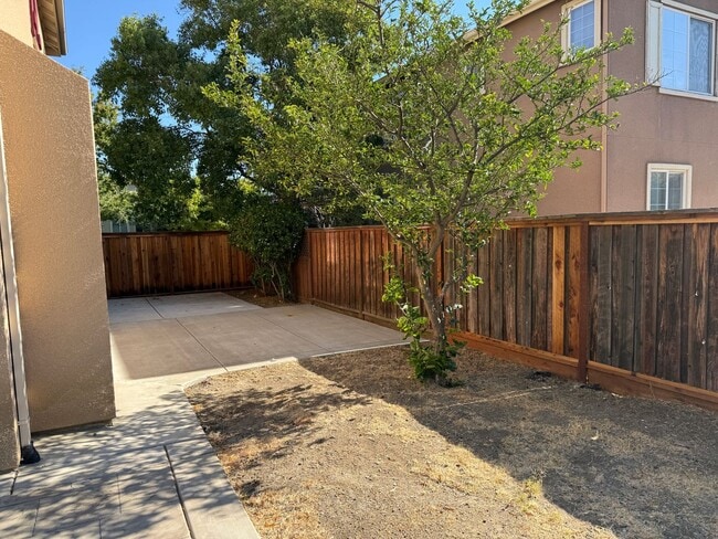 Building Photo - Completely Remodeled home in desirable Mou...