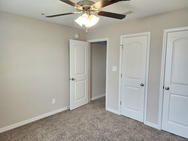 Building Photo - Corner lot 3/2 home in Elberta