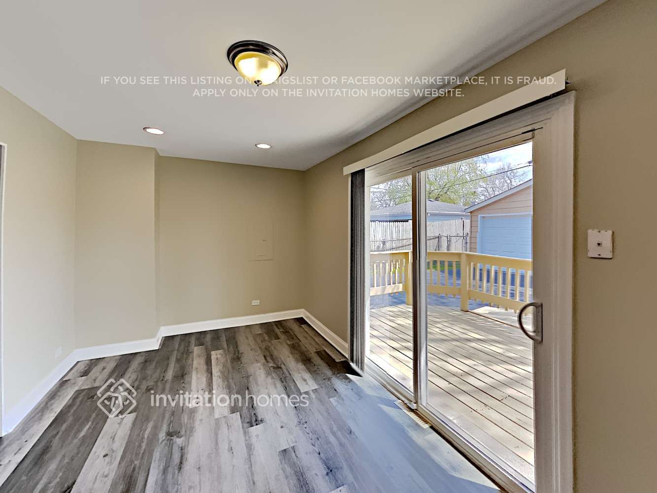 Building Photo - 253 E La Porte Dr