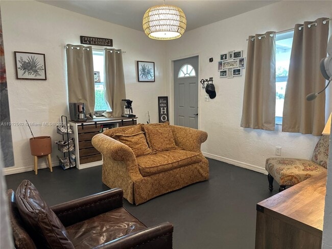 Building Photo - 420 NE 12th St