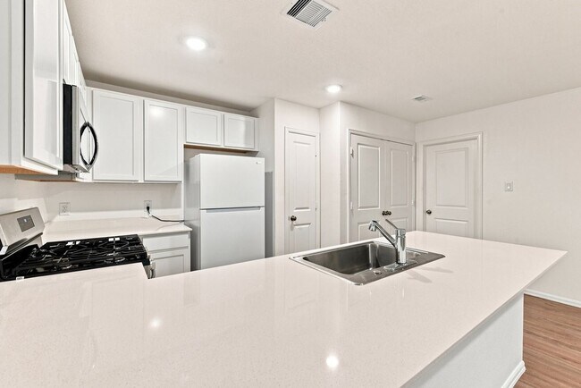 Building Photo - 7227 Gorrion Dr
