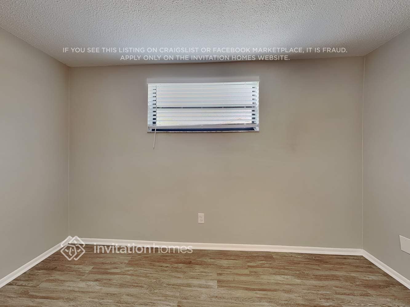 Building Photo - 16033 Villa Dr