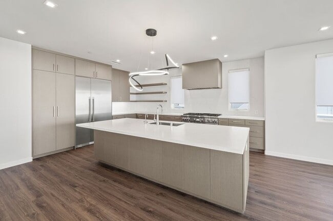 Building Photo - 101 Vía Colusa