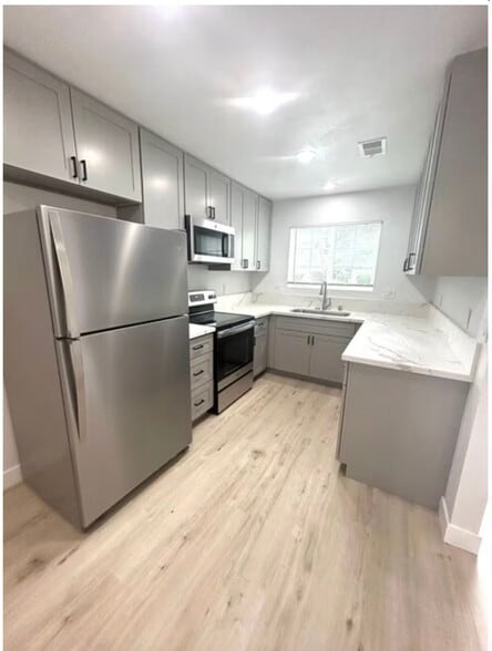 Building Photo - Foothill Manor Townhomes