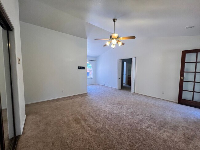 Building Photo - For Rent – Spacious 3 Bed / 2 Bath | 2,660 Sq Ft | West Madera