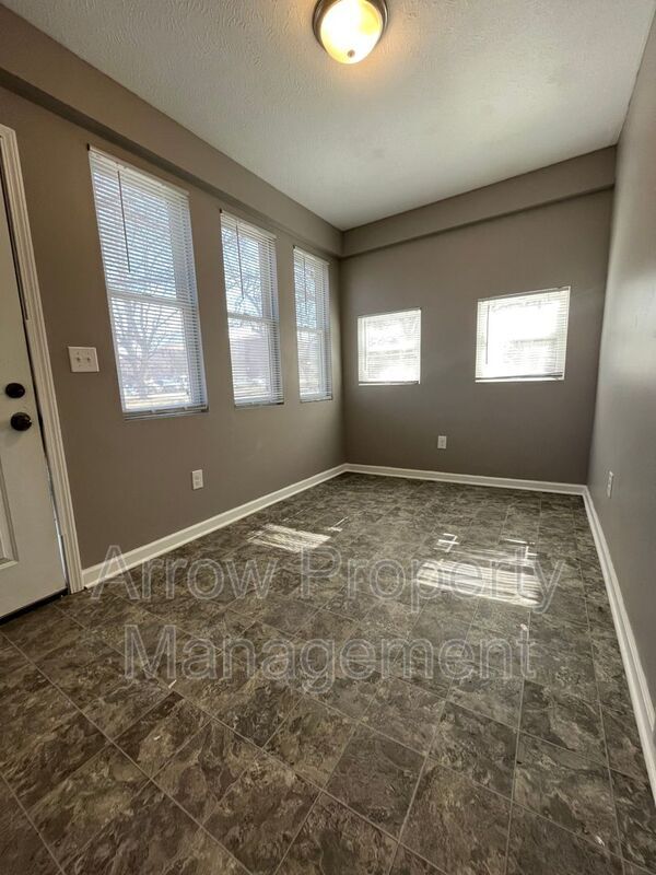 Building Photo - 1309 S 10th St