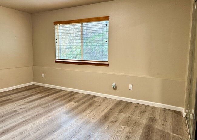 Building Photo - desirable Driftwood Keys daylight rambler...main floor primary suite