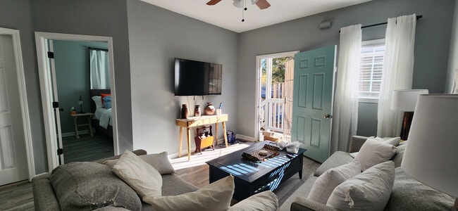 Building Photo - 1121 Jones Ave NW