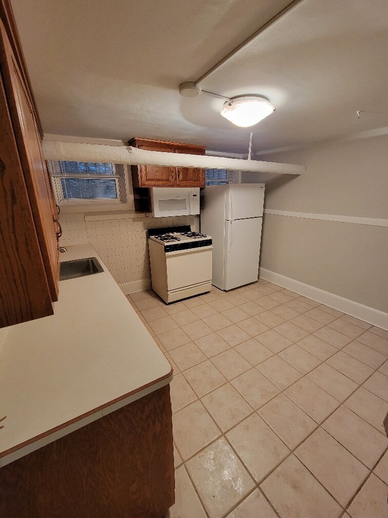 Building Photo - 2312 E Wyoming Pl