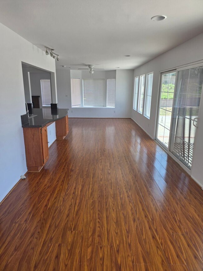 Building Photo - BEAUTIFUL 4 BEDROOM 3 BATH HOUSE. MOVE IN ...