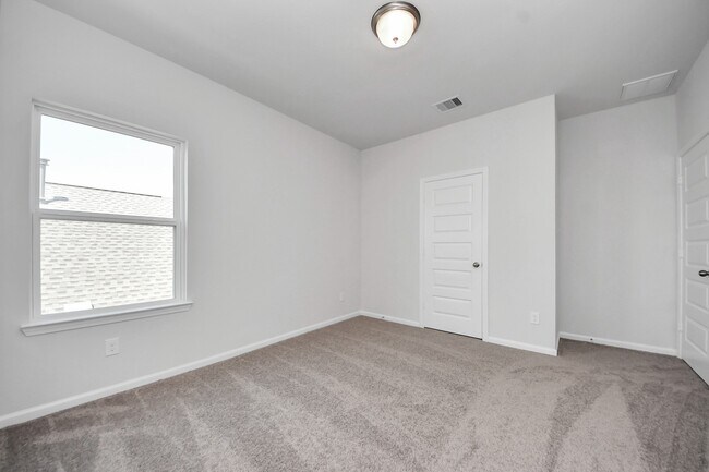 Building Photo - 2715 Crested Creek Ln
