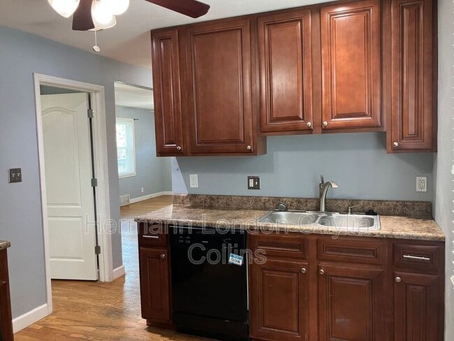 Building Photo - 3673 Park Lawn Dr
