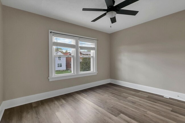 Building Photo - 618-620 Lilley Ave