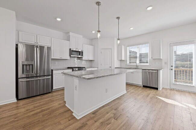 Building Photo - 2730 Harrison Dr