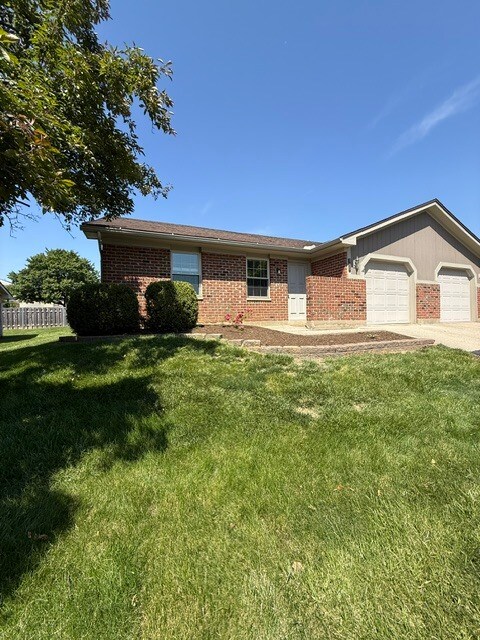 Building Photo - 853 Peach Hill Dr