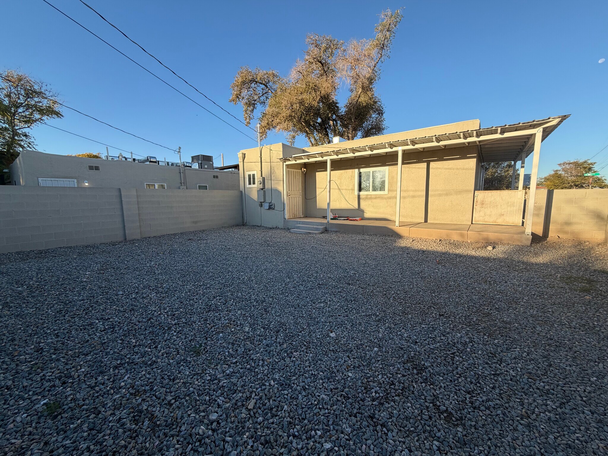 Building Photo - 216 Veranda Rd NW