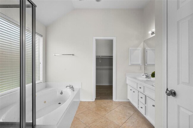 Building Photo - 11047 Pierce Valley Dr
