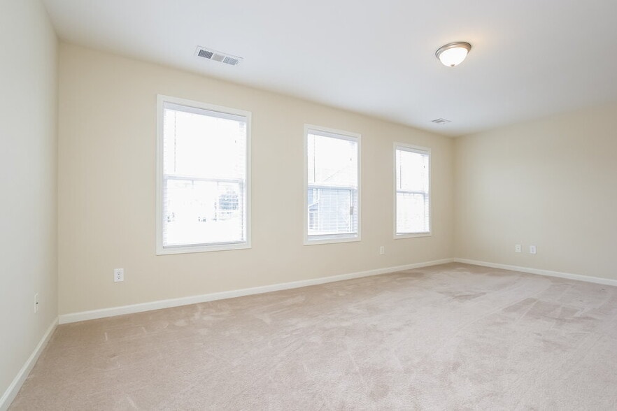 Building Photo - 2140 Copper Trail Ln NE