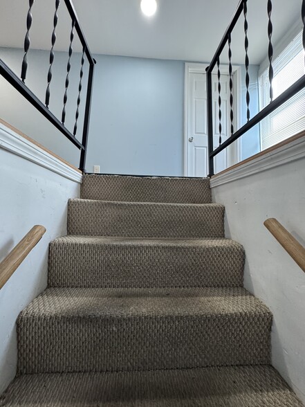 Building Photo - 75 Pinkert St