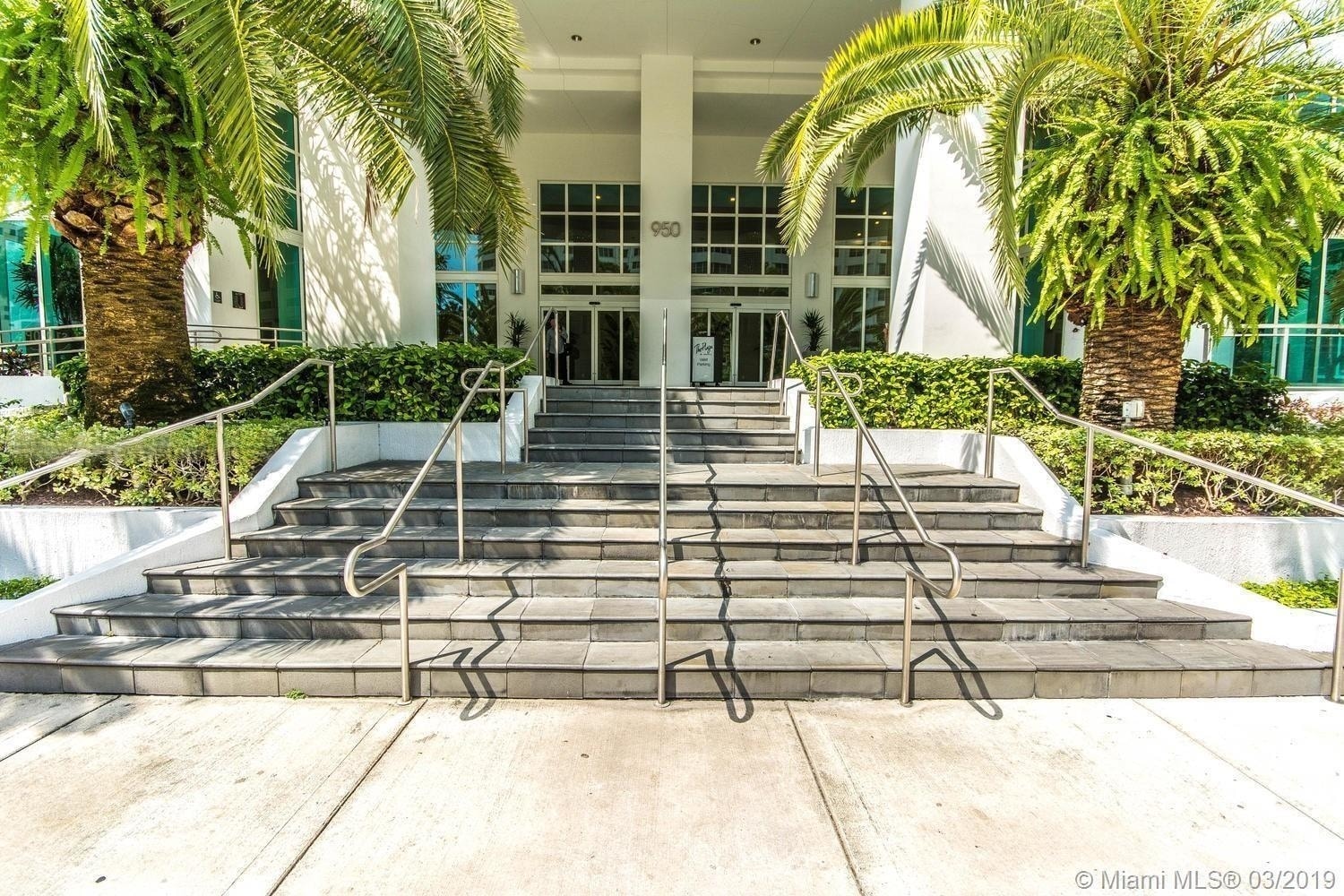 Building Photo - 951 Brickell Ave