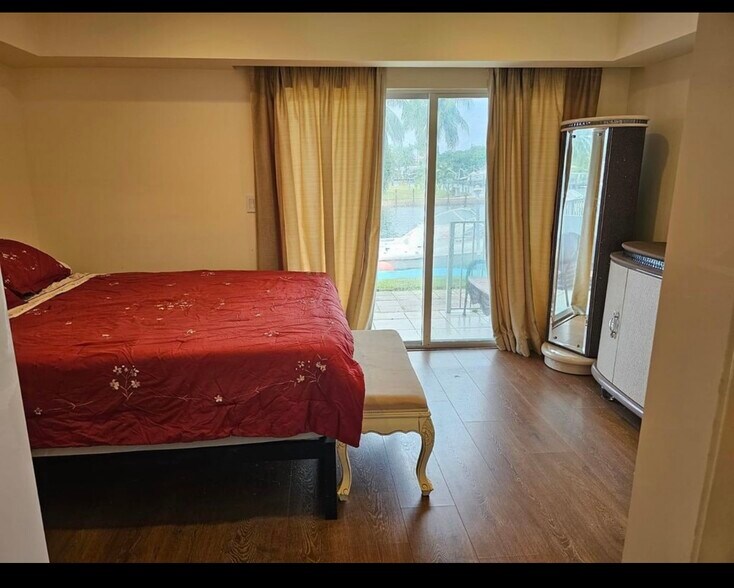 Building Photo - 2225 NE 123rd St