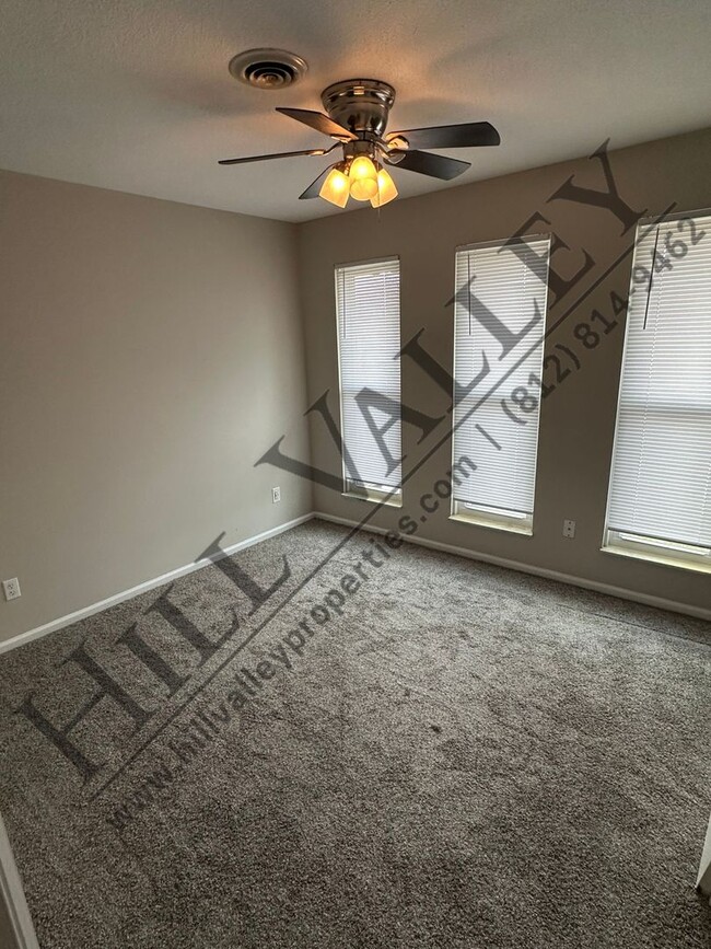 Building Photo - Three Bedroom Townhouse in Willow Crossings