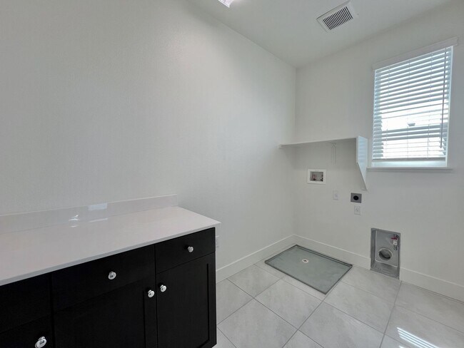 Building Photo - 1311 Chariot Rd