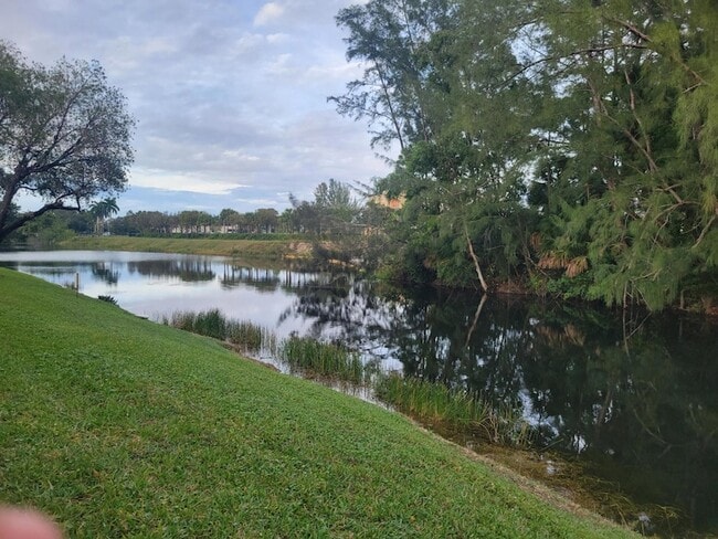 Building Photo - 356 Lake Dora Dr