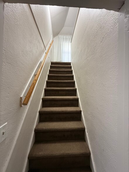 Access to second floor Suite - 2827 Wood St