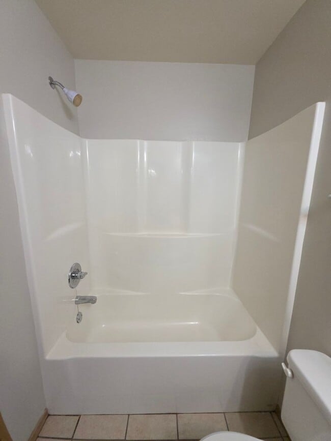 Building Photo - 1109 S Oswego Ave