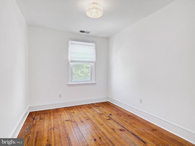 Building Photo - 1741 Sepviva St