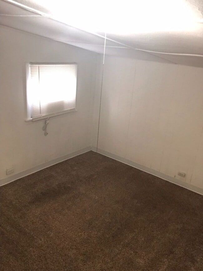 Building Photo - Don't Miss Out!