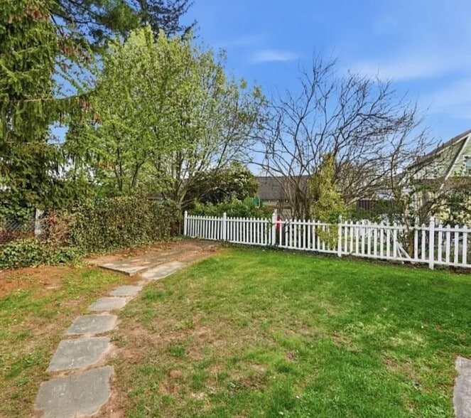 Building Photo - 44 Oberlin St