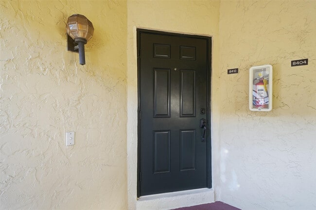 Building Photo - 8412 Shadow Ct