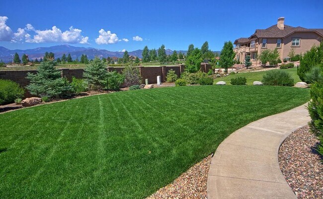 Building Photo - Spacious Ranch Style in Flying Horse with INCREDIBLE VIEWS of Pikes Peak!