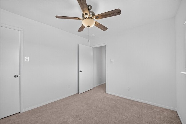 Building Photo - 1806 Oak Ridge Dr