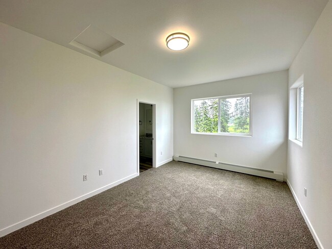 Building Photo - 1529 Pey Dr