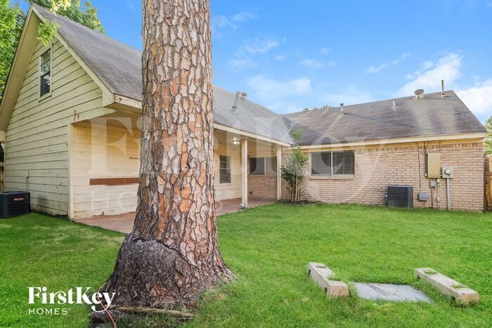 Building Photo - 22626 Guardsman Ln