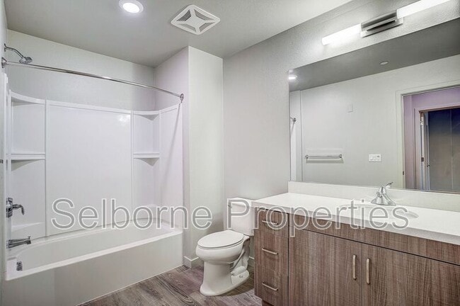 Building Photo - 5239 Claremont Ave
