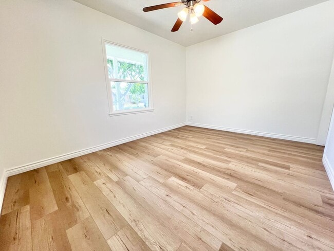 Building Photo - Charming Remodeled Lakewood Home with Bonu...