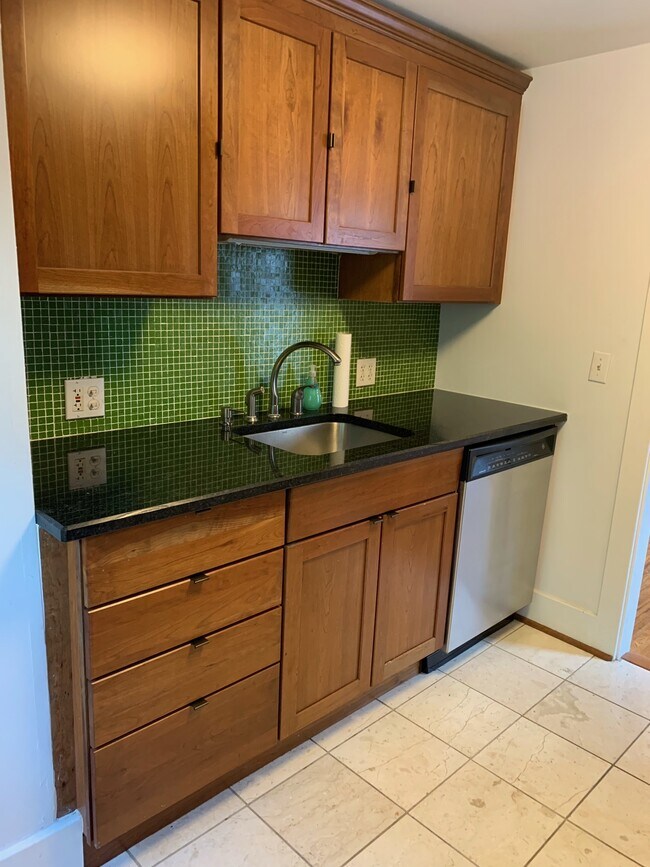 Kitchen #1 - 25 Wellesley Dr