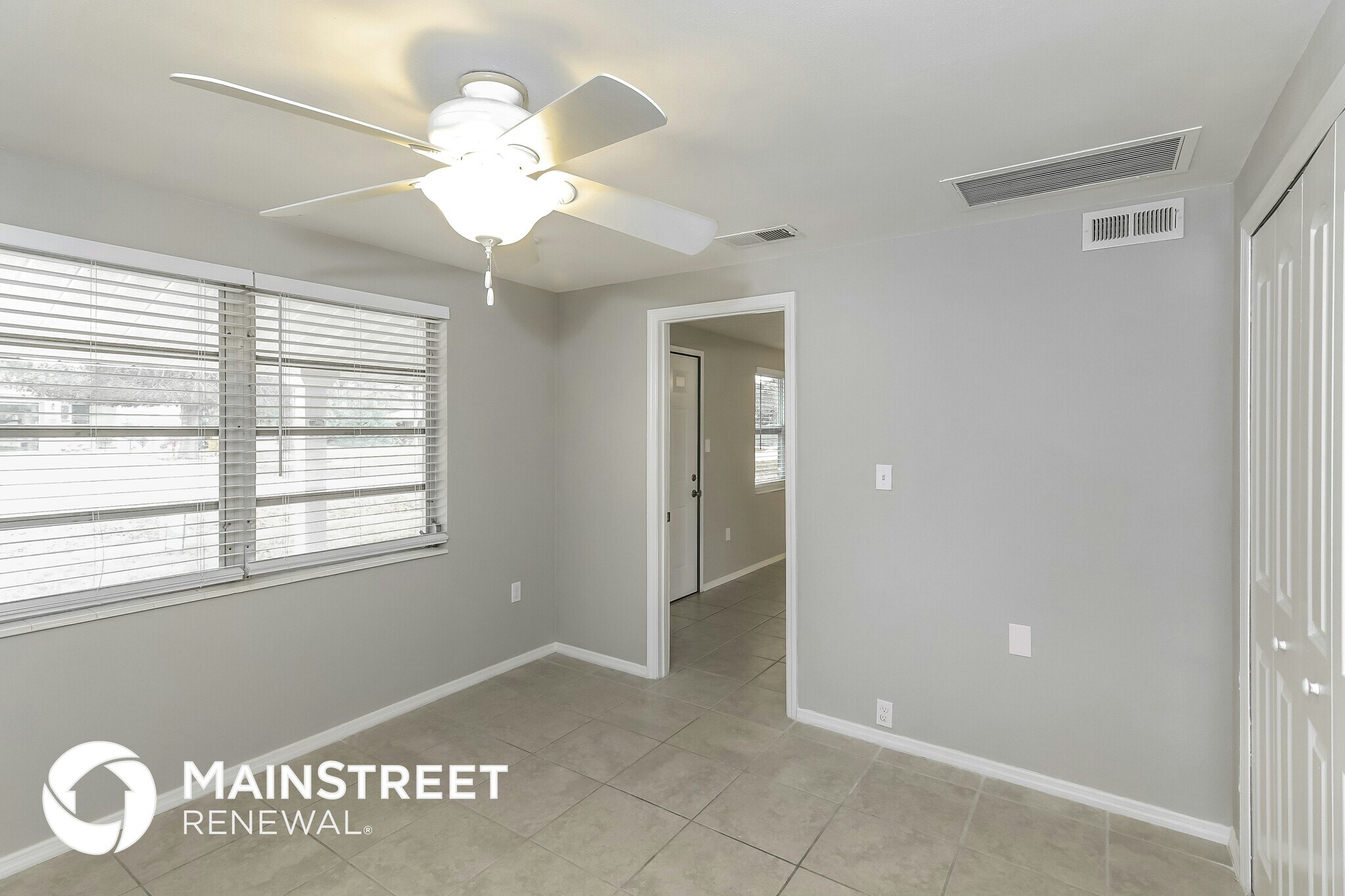 Building Photo - 4215 Tarpon Rd