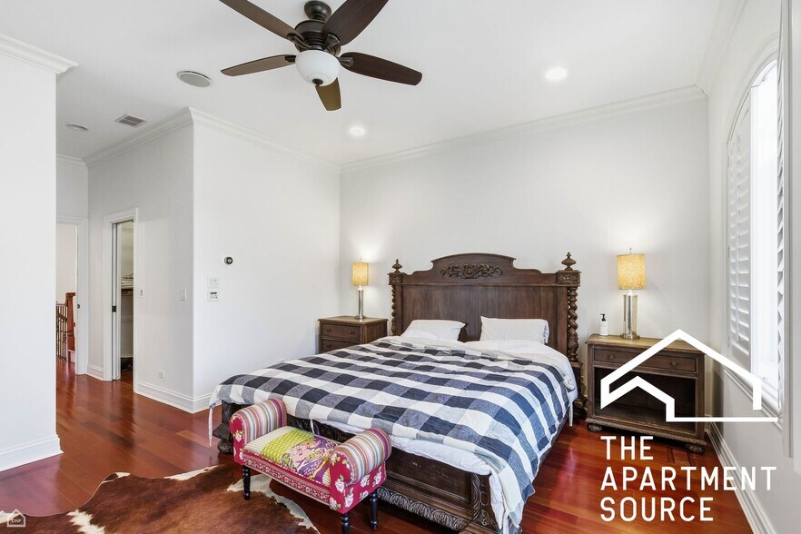 Building Photo - 952 N Racine Ave