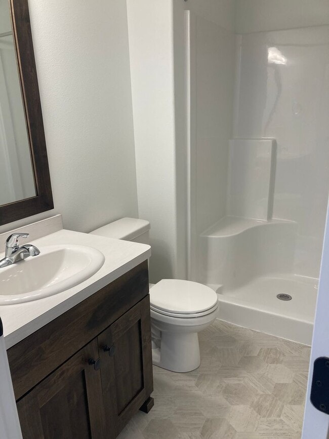 Building Photo - 4 Bed 2 Bath Single Family Home