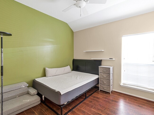 Building Photo - 3319 Shadowbark Dr