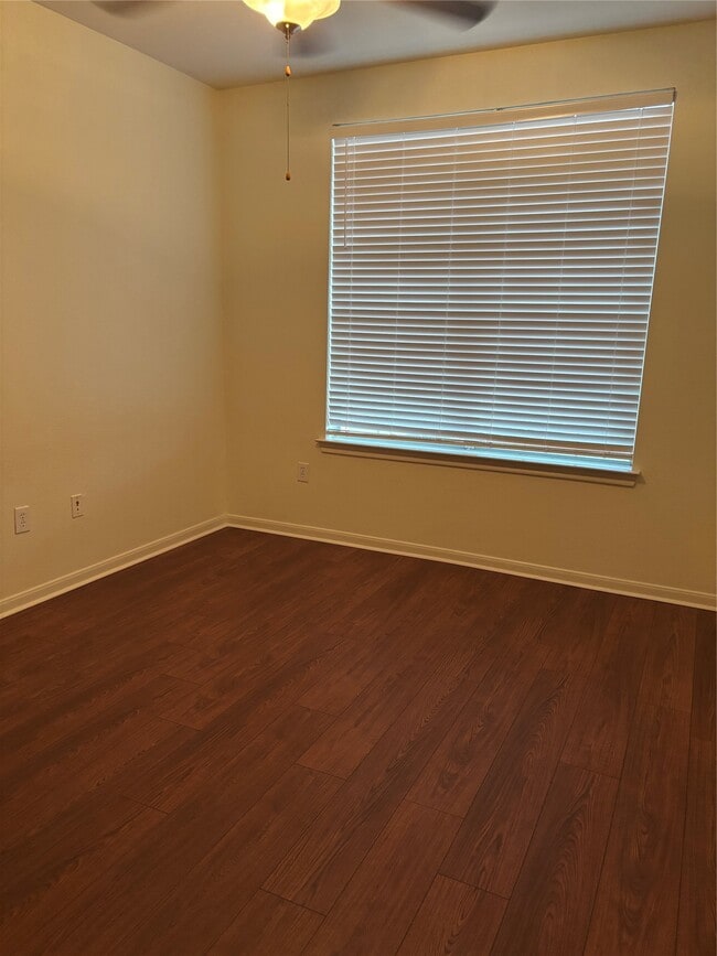 Building Photo - 7575 Kirby Dr