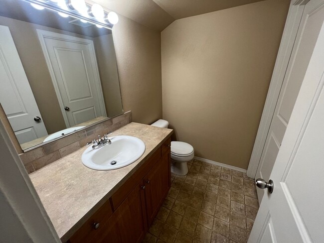 Building Photo - 2 Bed/1.5 Bath Townhome Near the Old Mill - Attached Garage